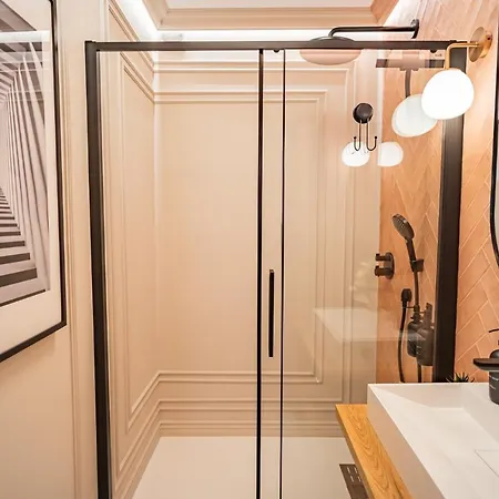 Pink Perfection - One-bedroom Gemstone Oasis Apartment Bucharest