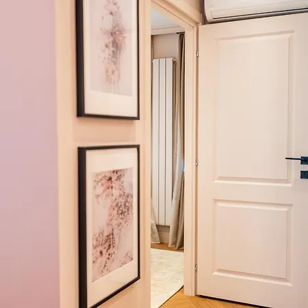 Pink Perfection - One-bedroom Gemstone Oasis Bucharest