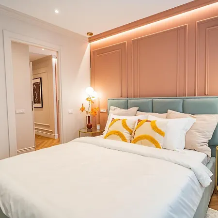 Pink Perfection - One-bedroom Gemstone Oasis Apartment