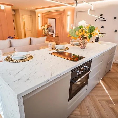 Pink Perfection - One-bedroom Gemstone Oasis * Bucharest