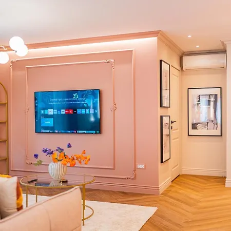 Apartment Pink Perfection - One-bedroom Gemstone Oasis Bucharest