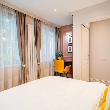 Pink Perfection - One-bedroom Gemstone Oasis Apartment Bucharest