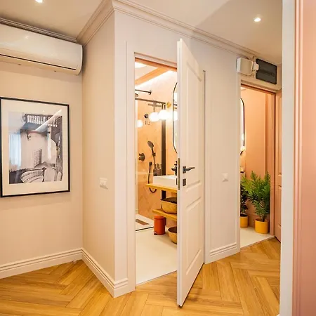 Apartment Pink Perfection - One-bedroom Gemstone Oasis Bucharest