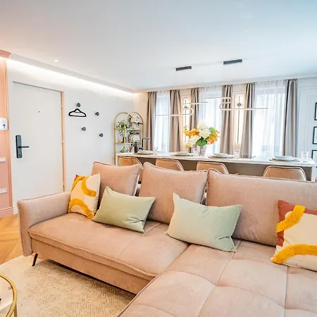Apartment Pink Perfection - One-bedroom Gemstone Oasis
