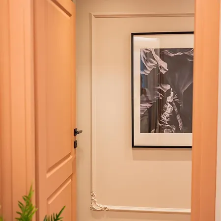 Pink Perfection - One-bedroom Gemstone Oasis Apartment Bucharest