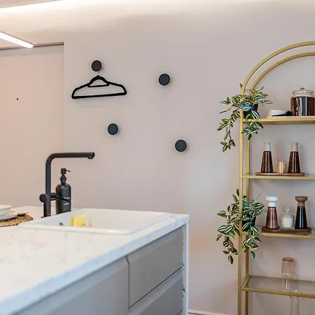 Pink Perfection - One-bedroom Gemstone Oasis Apartment *