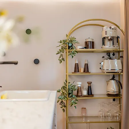 Apartment Pink Perfection - One-bedroom Gemstone Oasis