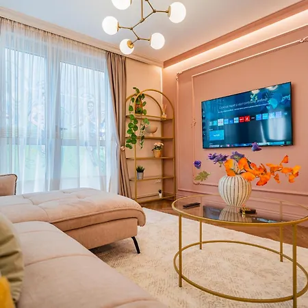 Pink Perfection - One-bedroom Gemstone Oasis Apartment *