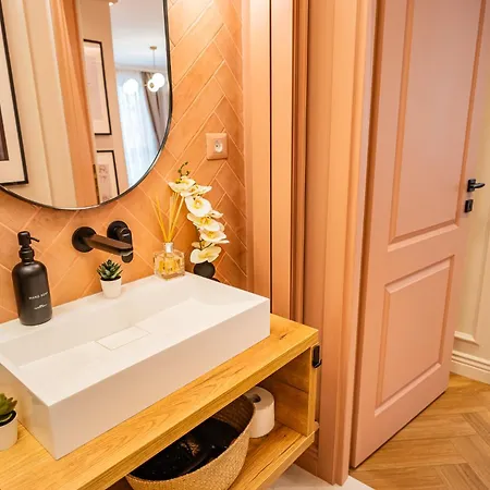 Pink Perfection - One-bedroom Gemstone Oasis Apartment